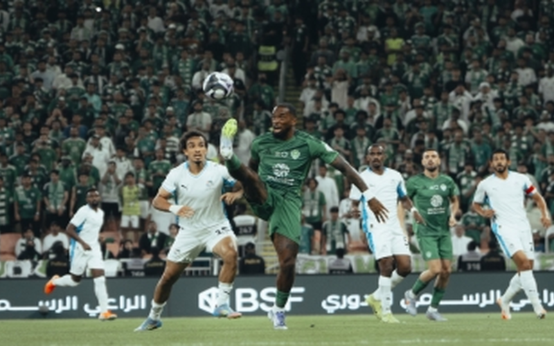 صفقة وشيكة.. نيوم يسعى لاستعارة نجم الأهلي 2025